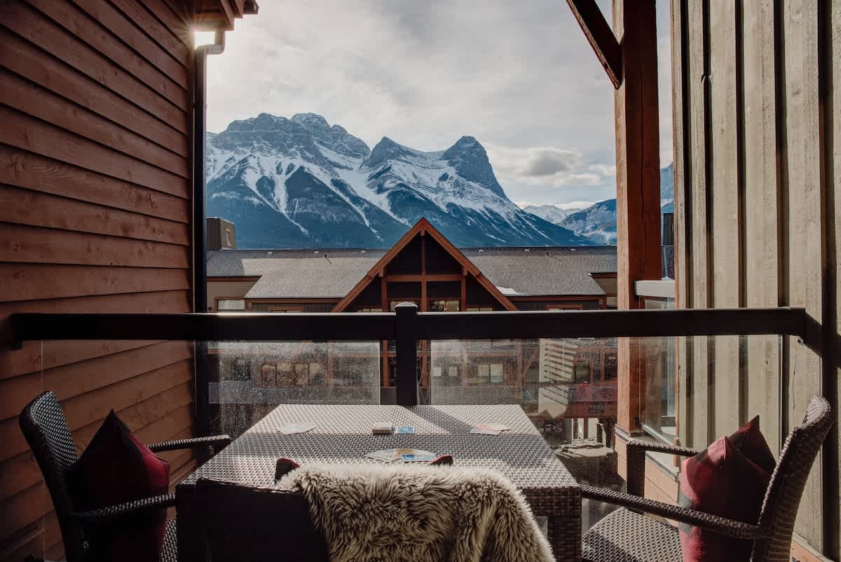 Mountain View (Top Floor) Condo - Pristine Peak