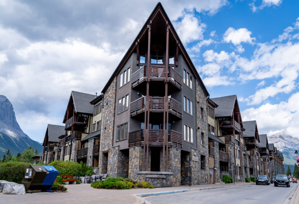 Creekside 2-Bedroom Mountain View Main Image